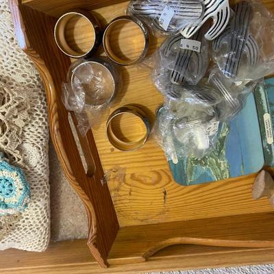 UNIQUE NAPKIN RING HOLDERS, DOILIES AND OTHER TABLE LINENS