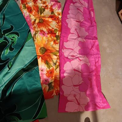 VINTAGE HAWAIIAN ATTIRE