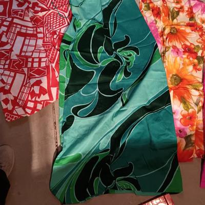 VINTAGE HAWAIIAN ATTIRE