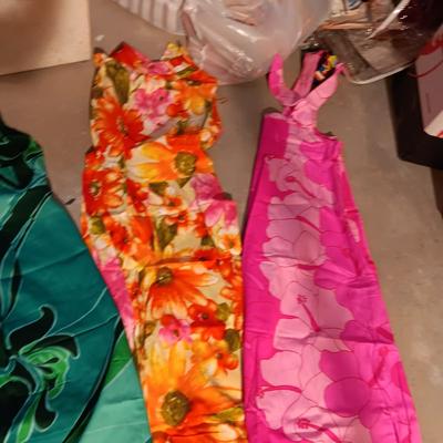 VINTAGE HAWAIIAN ATTIRE