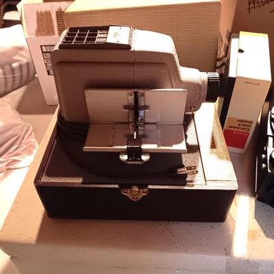 KODAK SLIDE PROJECTOR W/CAROUSEL STACK LOADER AND TOWER PROJECTOR