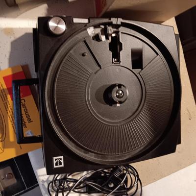 KODAK SLIDE PROJECTOR W/CAROUSEL STACK LOADER AND TOWER PROJECTOR