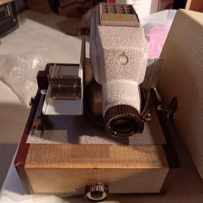 KODAK SLIDE PROJECTOR W/CAROUSEL STACK LOADER AND TOWER PROJECTOR