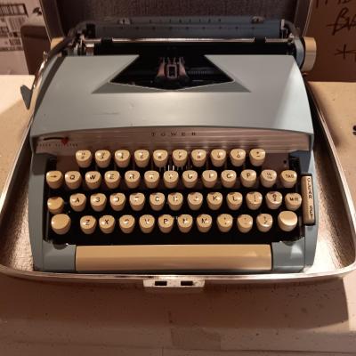 BABY BLUE TOWER MANUAL TYPEWRITER IN A CASE