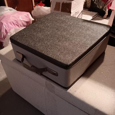 REMINGTON TRAVEL-RITER MANUAL TYPEWRITER IN CASE