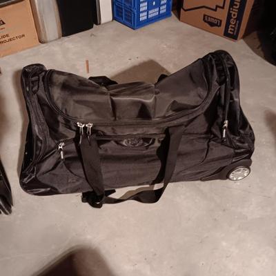 SAMSONITE 4 WHEEL SUITCASE AND A NRA DUFFLE BAG ON 2 WHEELS WITH HANDLE