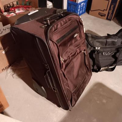 SAMSONITE 4 WHEEL SUITCASE AND A NRA DUFFLE BAG ON 2 WHEELS WITH HANDLE