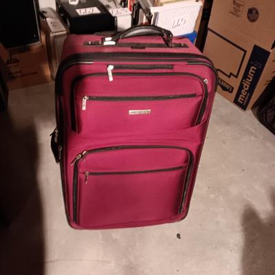 2 SUITCASES ON 2 WHEELS WITH HANDLES