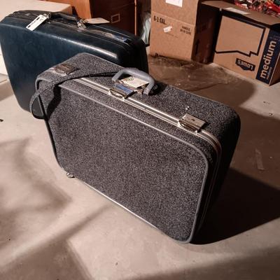 SKYWAY AND SAMSONITE VINTAGE SUITCASES EACH WITH 2 WHEELS, HANDLES ON THE SIDES