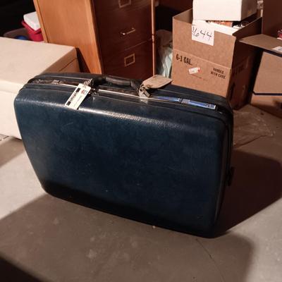 SKYWAY AND SAMSONITE VINTAGE SUITCASES EACH WITH 2 WHEELS, HANDLES ON THE SIDES
