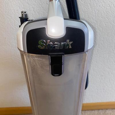 SHARK ROTATOR BAGLESS VACUUM W/UPHOLSTERY ATTACHMENT