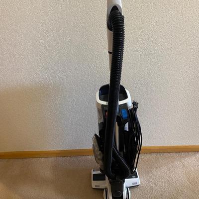 SHARK ROTATOR BAGLESS VACUUM W/UPHOLSTERY ATTACHMENT