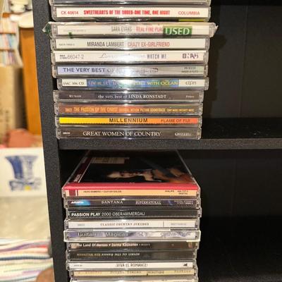 MEDIA RACK WITH AN ASSORTMENT OF DISCS