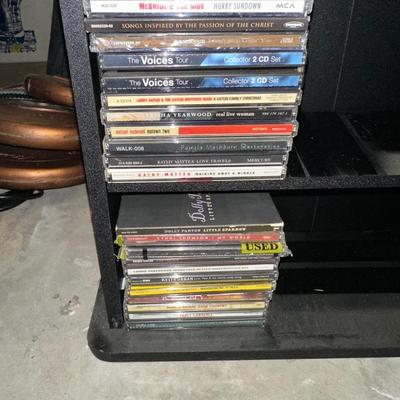 MEDIA RACK WITH AN ASSORTMENT OF DISCS