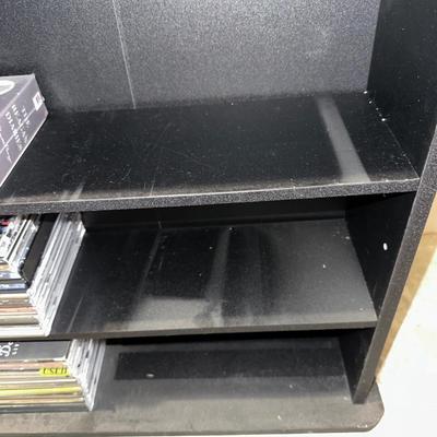 MEDIA RACK WITH AN ASSORTMENT OF DISCS
