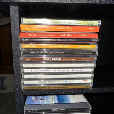 MEDIA RACK WITH AN ASSORTMENT OF DISCS