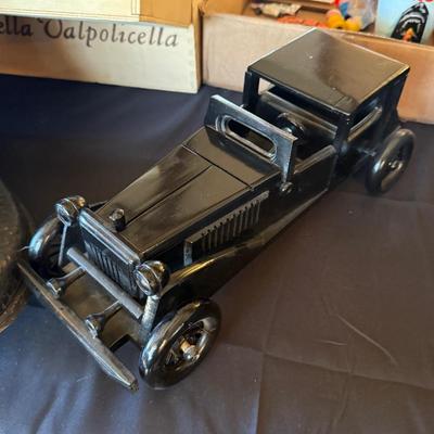 2 Decorative Antique style Cars