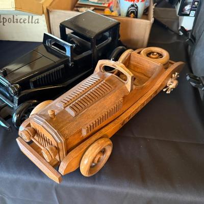 2 Decorative Antique style Cars