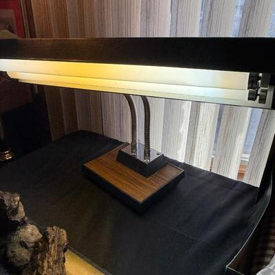 Vintage Gild Selections 2 fluorescent bulb desk lamp