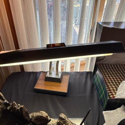 Vintage Gild Selections 2 fluorescent bulb desk lamp