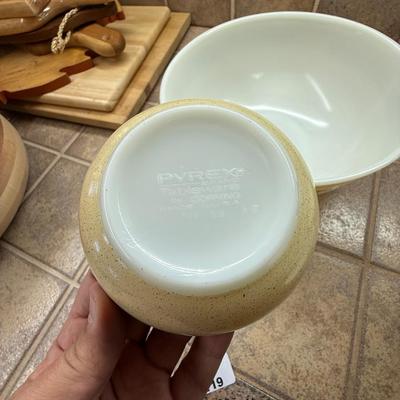 2 Vintage Pyrex Bowls - 1 Large & 1 very small matching