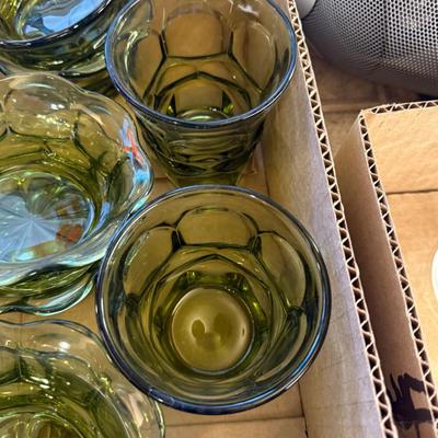 Box of vintage green glass sherbet dishes x 12 w/glasses