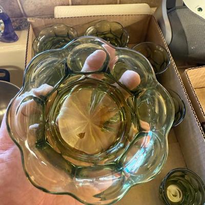 Box of vintage green glass sherbet dishes x 12 w/glasses
