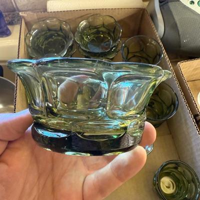 Box of vintage green glass sherbet dishes x 12 w/glasses