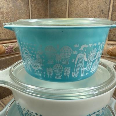 Vintage Pyrex Casserole/baking dishes w/lids US Made Pilgrim pattern