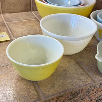 8 Vintage colored Pyrex bowls