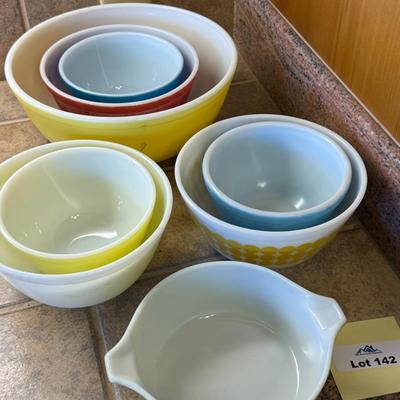 8 Vintage colored Pyrex bowls