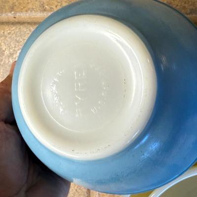 8 Vintage colored Pyrex bowls