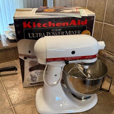 Kitchenaid Ultra 4.5 quart white w/red stripe vintage mixer