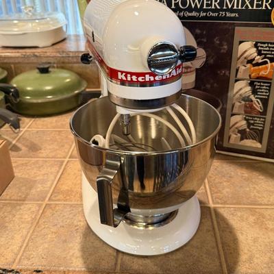 Kitchenaid Ultra 4.5 quart white w/red stripe vintage mixer