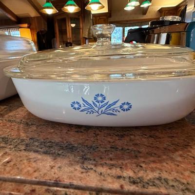 2 Corningware casserole dishes w/glass lids