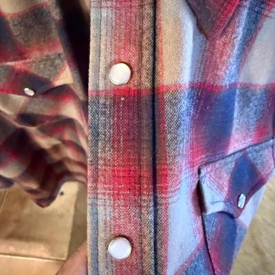 Pendleton XL Red/tan/Gray pearl snapped Men’s long shirt