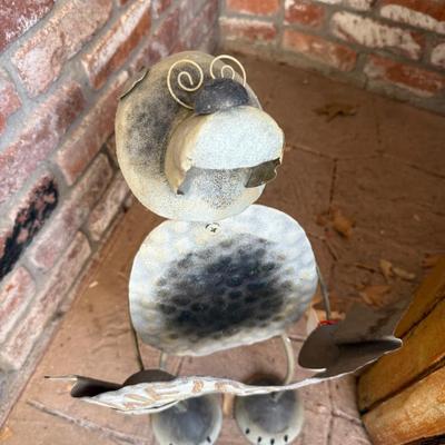 Small metal welcome sign - bear