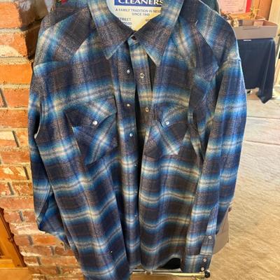 Pendleton XL Vtg. Wool Green/blue/white/gray pearl snapped