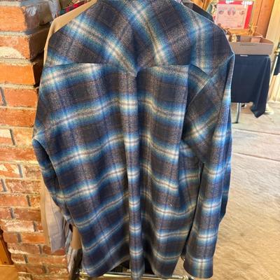Pendleton XL Vtg. Wool Green/blue/white/gray pearl snapped