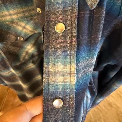 Pendleton XL Vtg. Wool Green/blue/white/gray pearl snapped