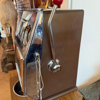 Vintage 21 Bell 5 cent mechanical Slot Machine w/stand & 1 key