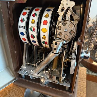 Vintage 21 Bell 5 cent mechanical Slot Machine w/stand & 1 key