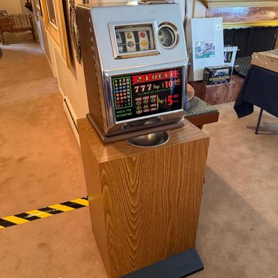 Vintage 21 Bell 5 cent mechanical Slot Machine w/stand & 1 key