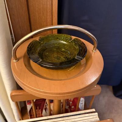 Wood vintage ashtray/magazine rack w/glass tray & magazines