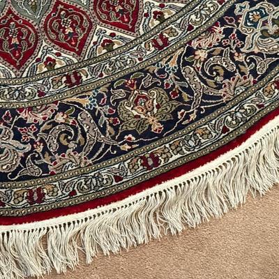 Round hand knotted Wool 5’ diameter colorful Rug