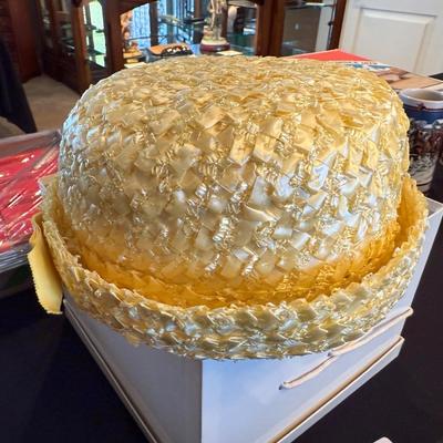 Vintage women’s yellow Eva Mae Modes Hat in box