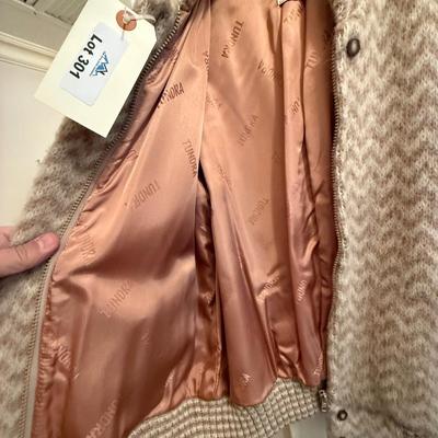 Vintage Tundra women’s Wool zip up Coat