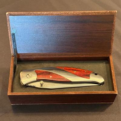 Maxam folding pocket knife in box