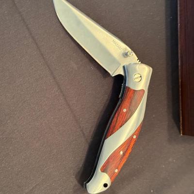 Maxam folding pocket knife in box