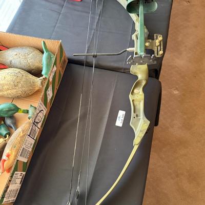 Bear Archery Amo Compound Bow - no model # 30” & no arrows